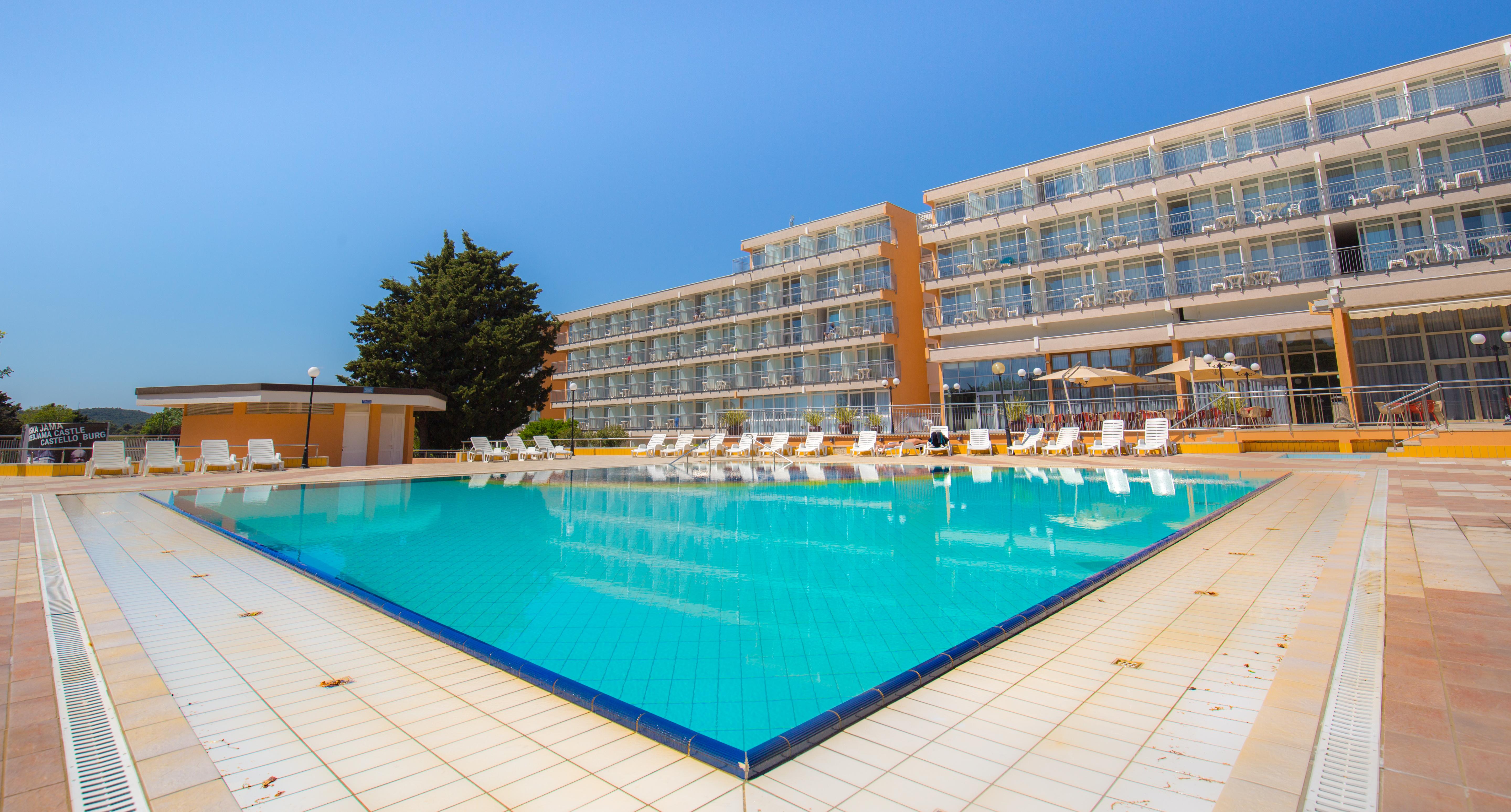 Arena Hotel Holiday Medulin Bagian luar foto