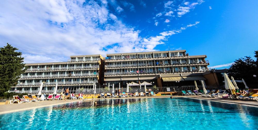 Arena Hotel Holiday Medulin Bagian luar foto