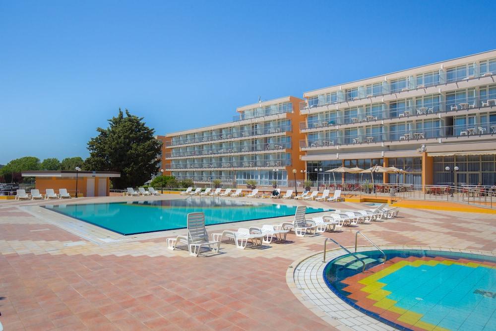 Arena Hotel Holiday Medulin Bagian luar foto