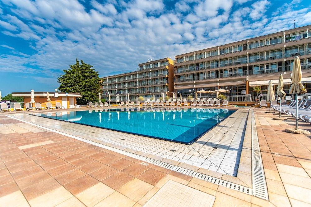Arena Hotel Holiday Medulin Bagian luar foto