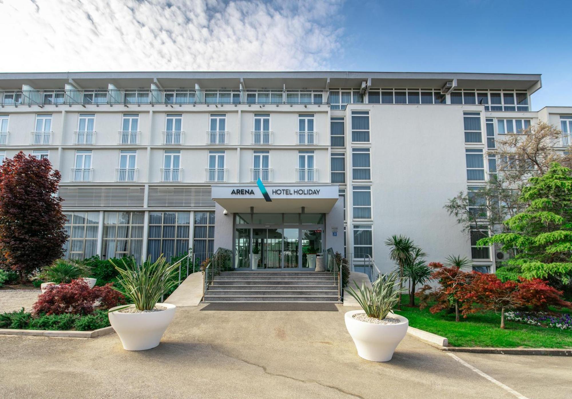 Arena Hotel Holiday Medulin Bagian luar foto