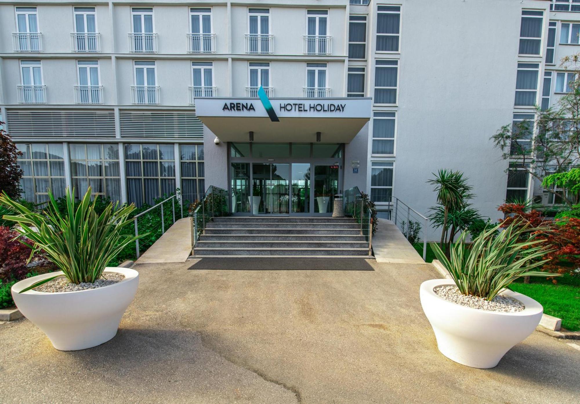 Arena Hotel Holiday Medulin Bagian luar foto
