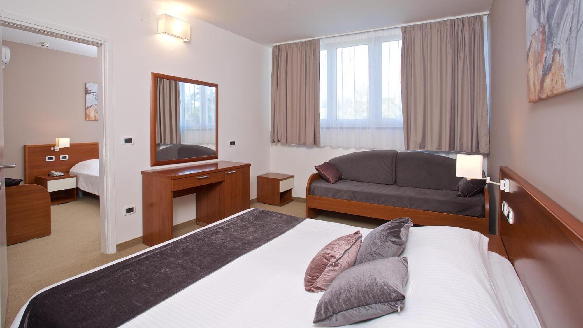 Arena Hotel Holiday Medulin Bagian luar foto