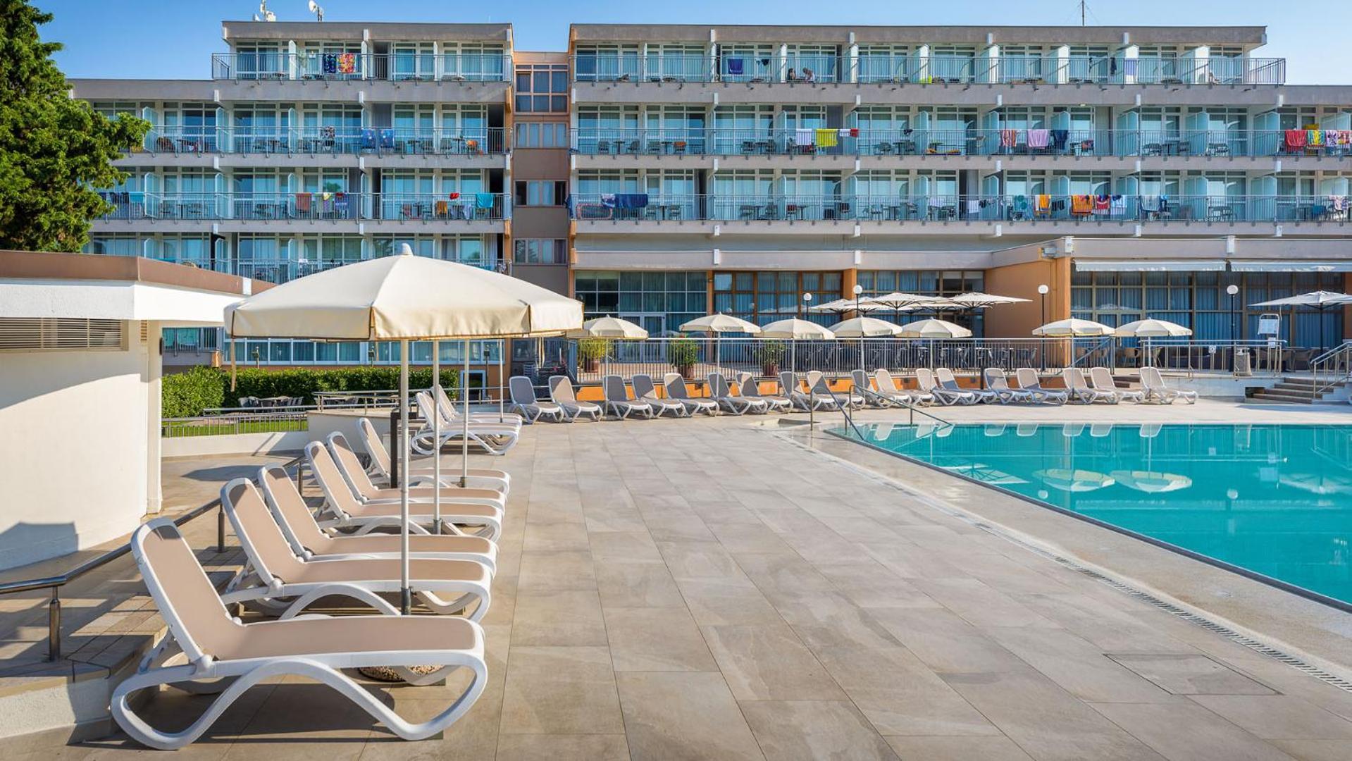 Arena Hotel Holiday Medulin Bagian luar foto