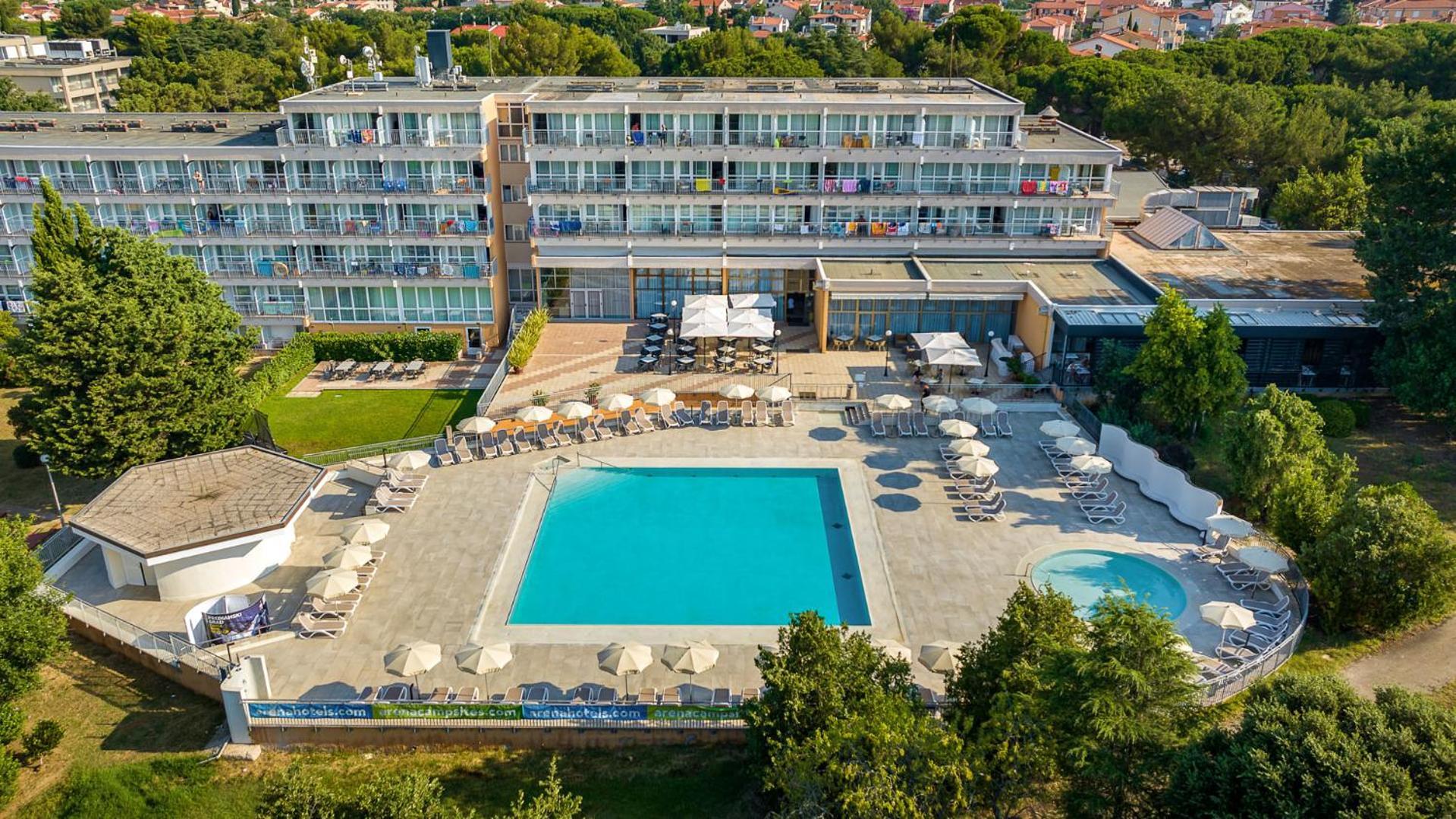 Arena Hotel Holiday Medulin Bagian luar foto